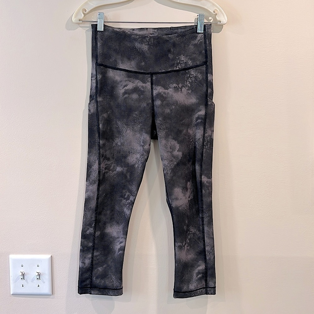 🔥ATHLETA Black and Gray Patterned Leggings🔥